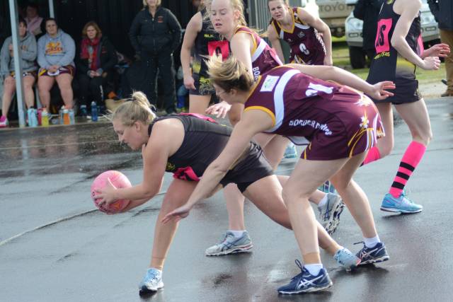 Kyby v B/Districts footy/netball | PHOTOS
