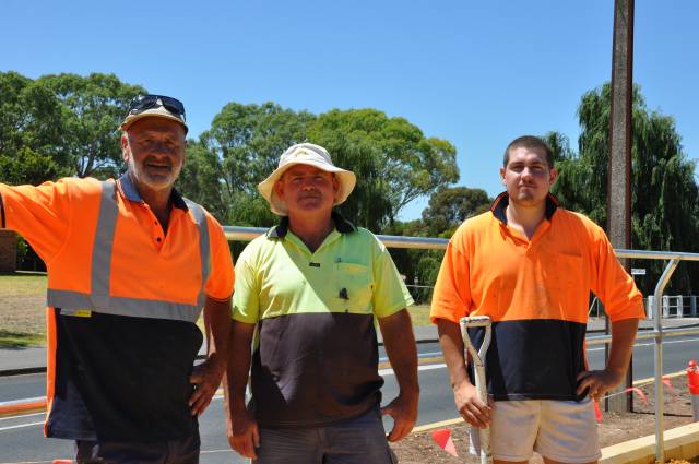 Golden roads near roundabout approach completion | Limestone Coast Today