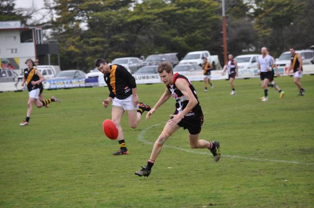 Kingston v Kyby footy/netball | PHOTOS