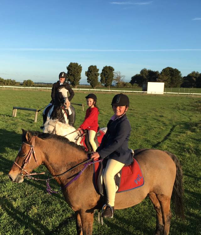 Hunt club ride at Millicent